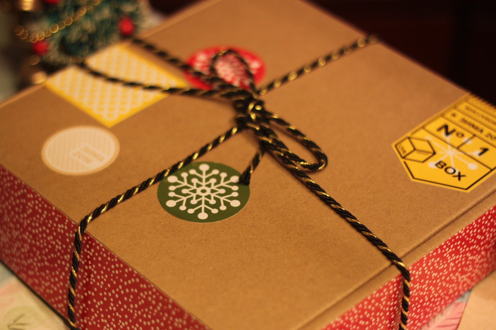 помести все в коробку