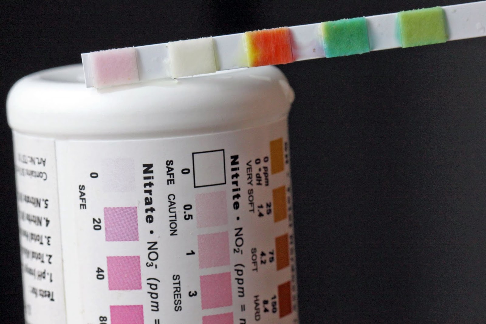 AKSBTEC Aquarium Teststreifen 100 Stück - 7 IN 1 Wassertester Für Aquarien