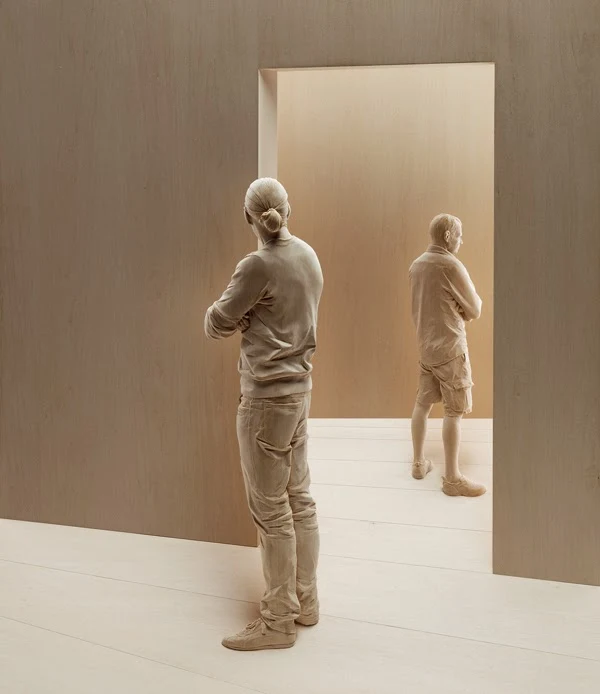 Peter Demetz, Uomo con mantello nero (2010)