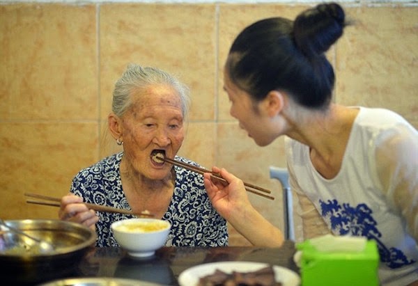 %E2%80%9CShe+sits+outside+the+front+and+