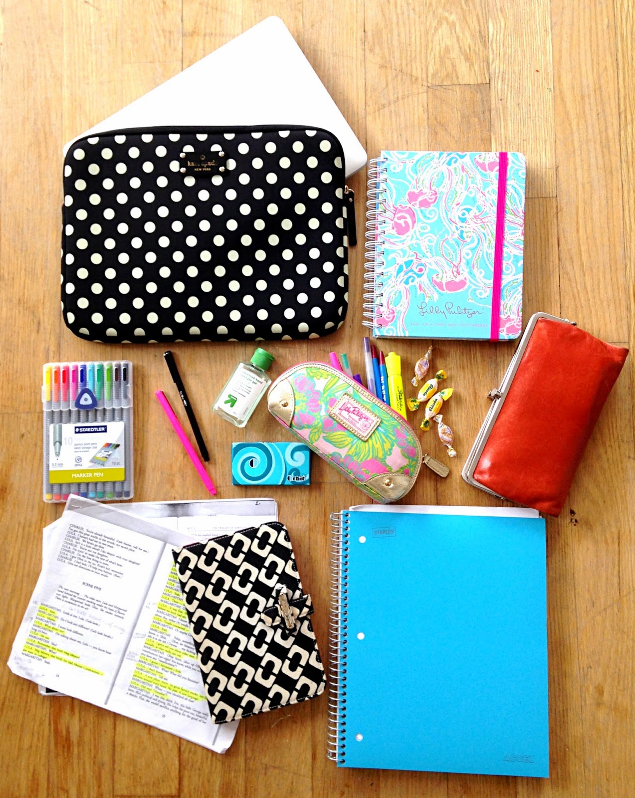 Handbags & Heartbeats What's In My School Bag?