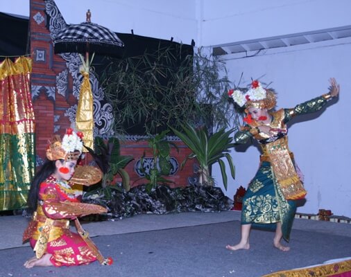 Legong Keraton Dance Bali & Gamelan Semar Pagulingan