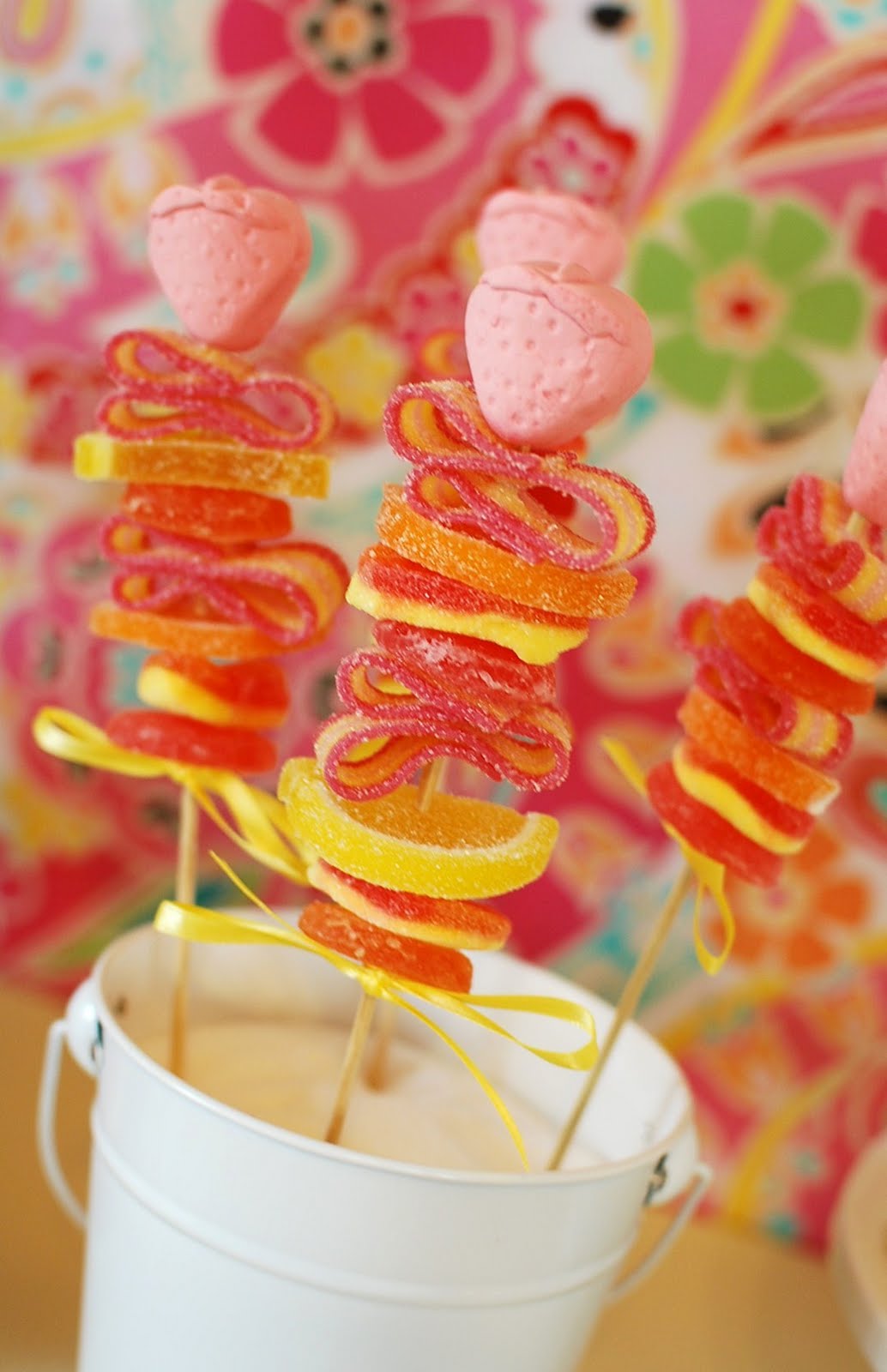 anna and blue paperie {diy Tutorial} Candy Kabobs