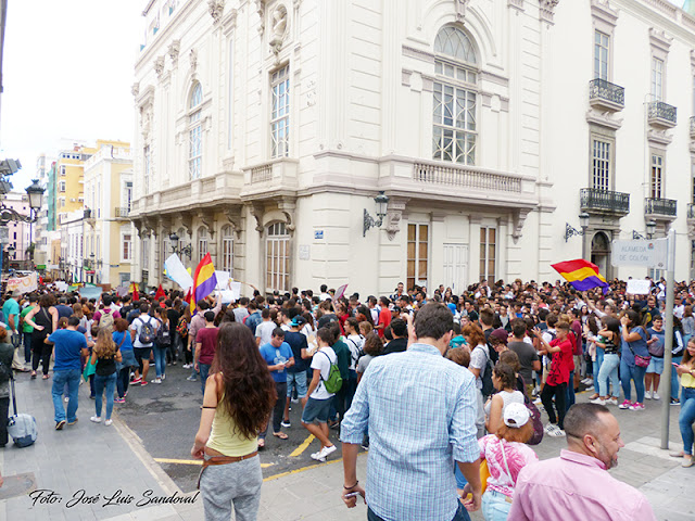 Fotos manifestación contra la reválida en Las Palmas de Gran Canaria