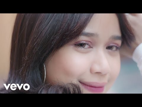 chord dan video klip dari lagu yang berjudul Menunggu Jadi Pacarmu Lirik Lagu Menunggu Jadi Pacarmu - Brisia Jodie