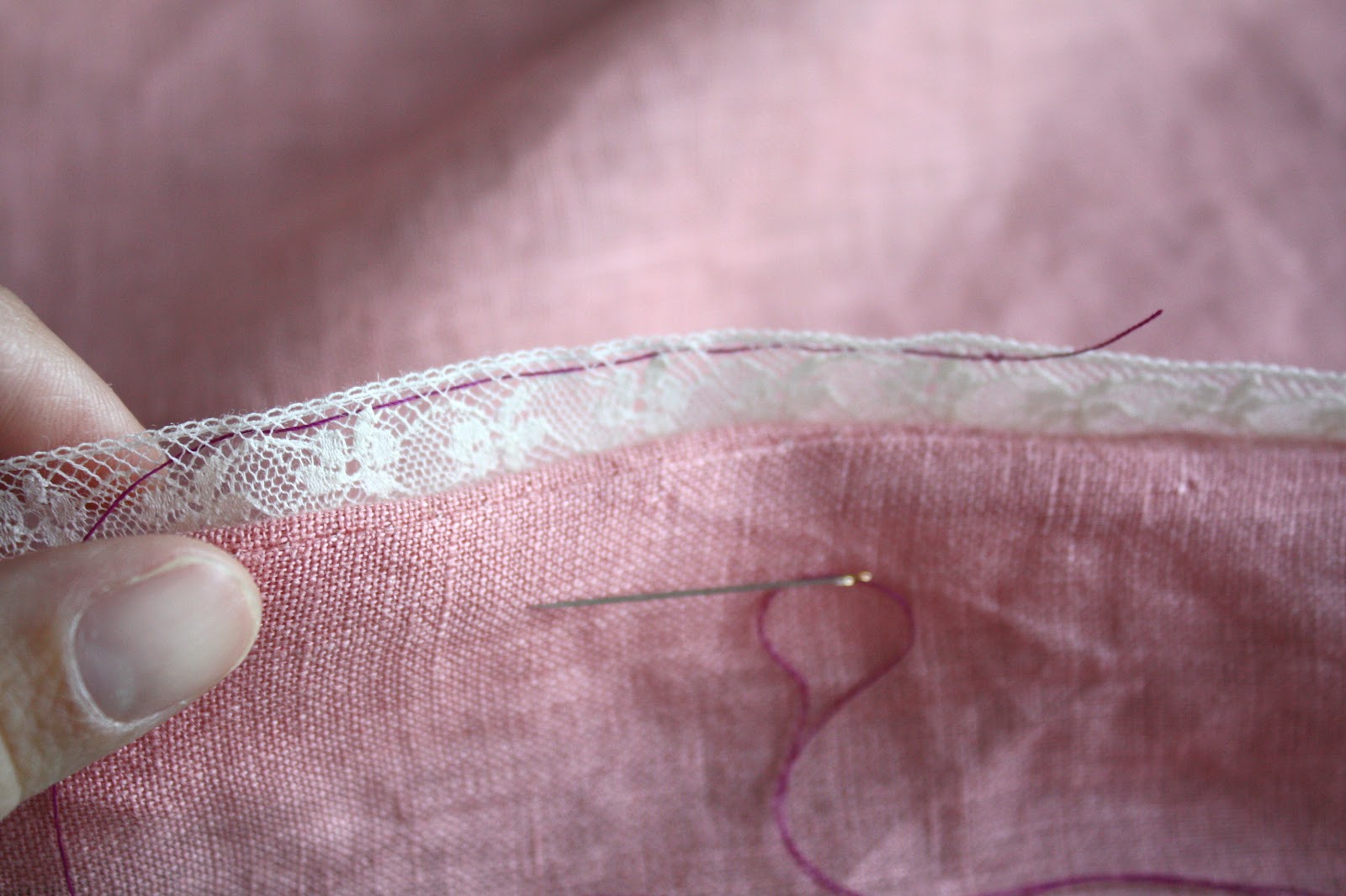 Nicole at Home Tutorial Insertion lace on a curved seam