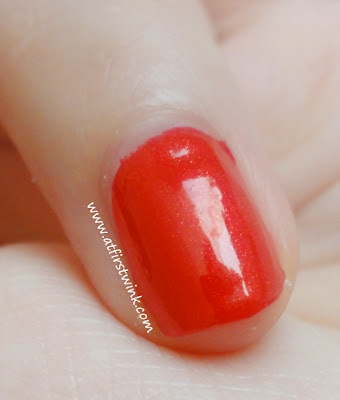 close up of Etude House Luci Darling Fantastic Nails Shimmering nail polish 05 - Garnet red