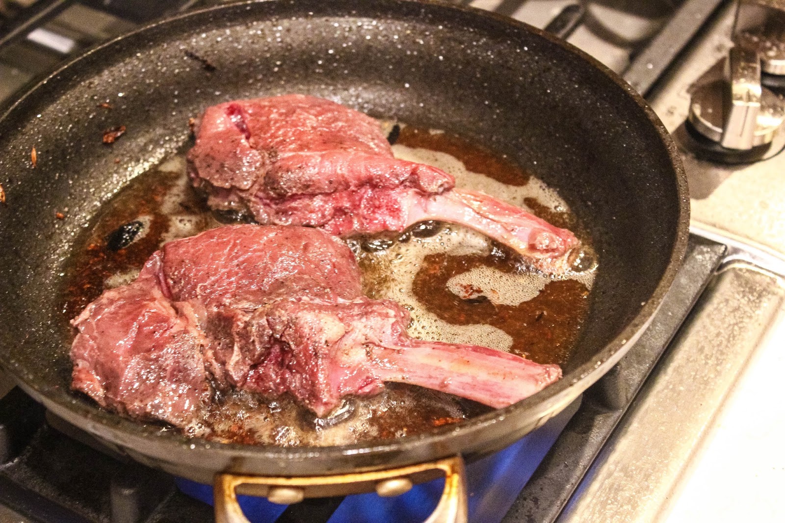 Мясо лося как приготовить мягким и сочным. Лосятина блюда. Блюда из лося.