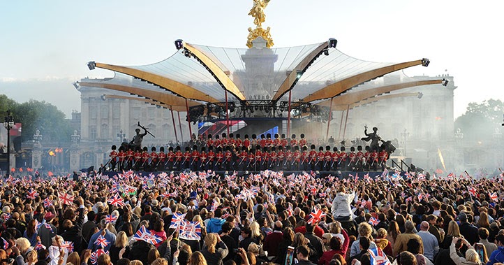Concert Du Jubilé De La Reine Sur Quelle Chaine Le best of vidéo du jubilé de diamant de la reine Elisabeth II, concert
