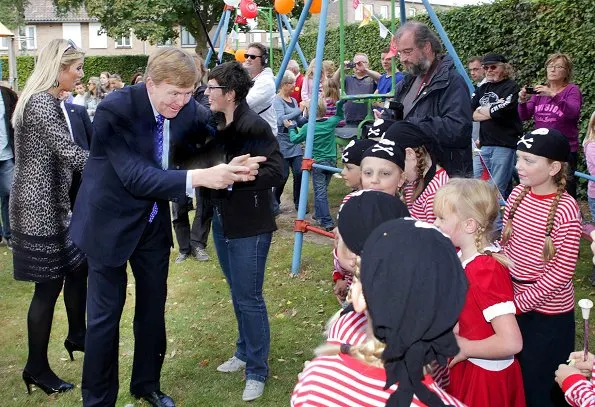 Crown Prince Willem-Alexander and Crown Princess Maxima visit the playground De Wiebert during Burendag