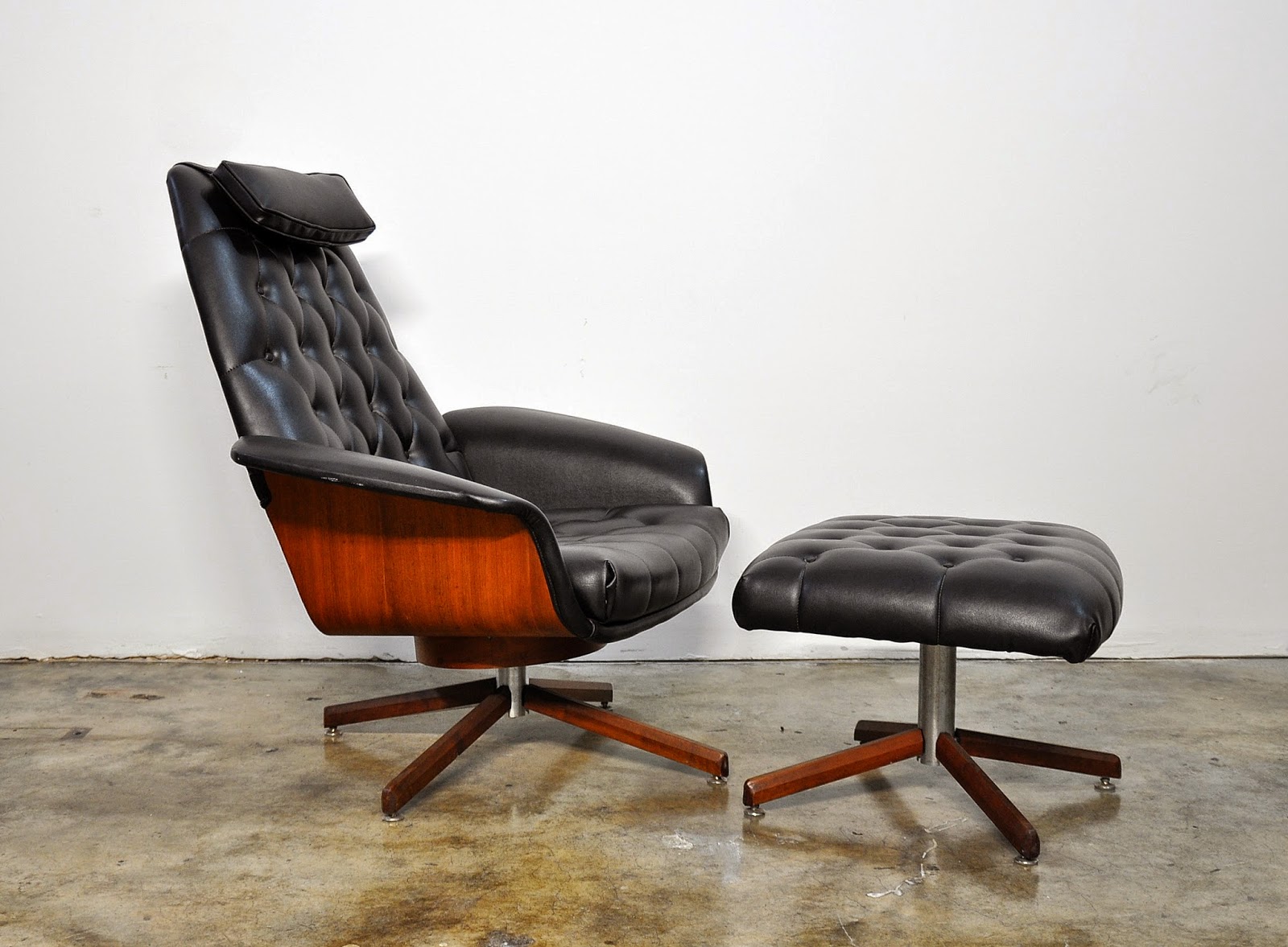 SELECT MODERN Mulhauser Mr. Chair & Ottoman