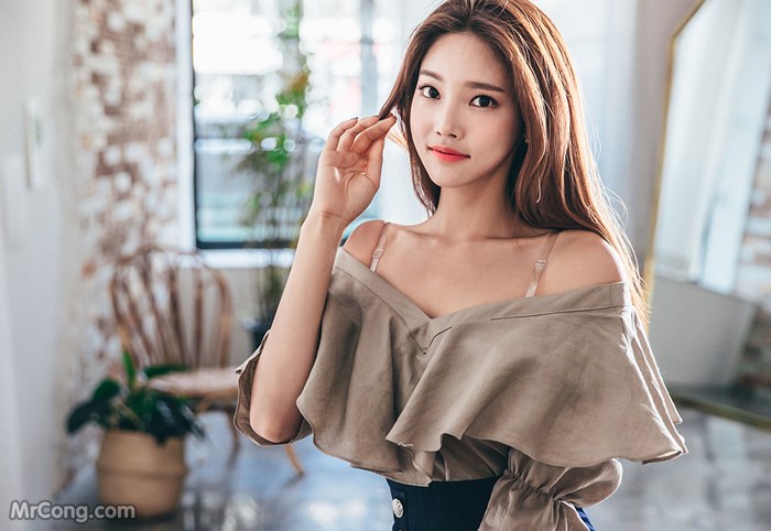 Beautiful Park Jung Yoon in fashion photoshoot in June 2017 (496 photos) photo 18-11