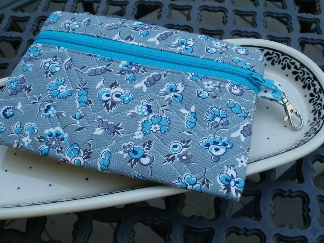 Amy Made That! ...by eamylove: Zippy Little Pouches for Across The Pond ...