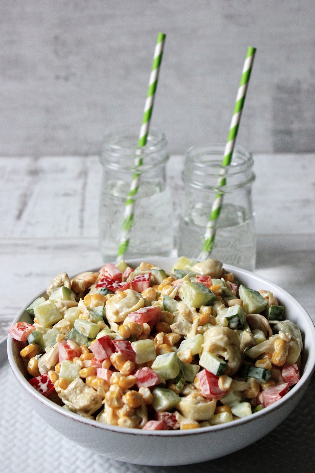 Sałatka z makaronem tortellini i kurczakiem Tysia Gotuje blog kulinarny