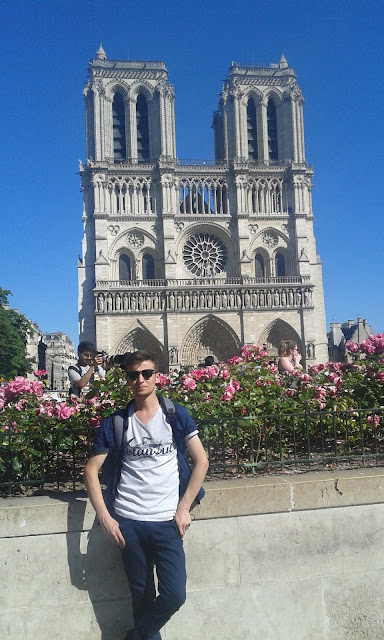 Harun İstenci Paris Notre Dame Katedralinde | Fransa, Paris - Mayıs 2017