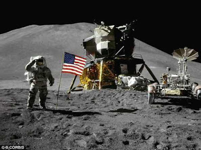 Νέες φωτογραφίες της NASA δείχνουν τις αμερικανικές σημαίες στη Σελήνη  