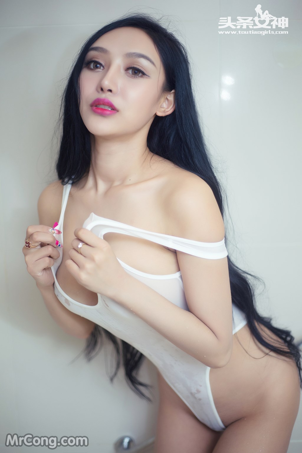 TouTiao 2016-08-26: Model Luo Ke Ke (洛可可) (33 photos)