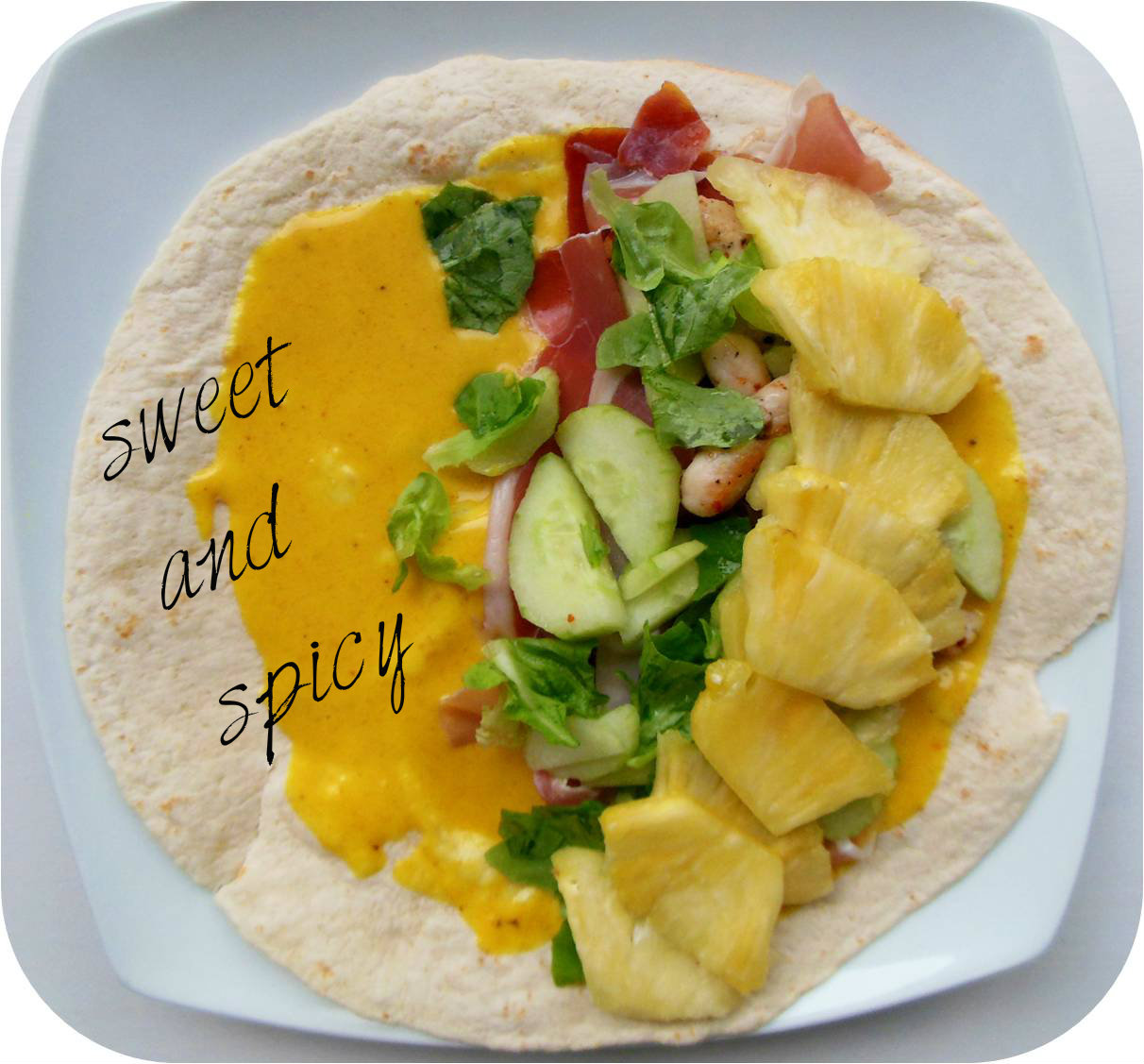 Kulinarikus Gefüllte Wraps mit fruchtiger Currysauce, Hähnchen, Ananas