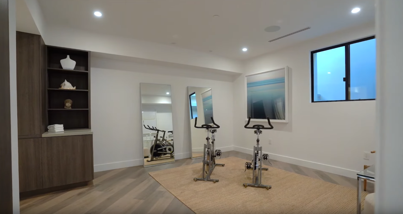41 Photos vs. Modern Architectural Marvel in Beverly Hills, California | Sotheby's International Realty - Luxury Home & Interior Design Tour 41 Photos vs. Modern Architectural Marvel in Beverly Hills, California | Sotheby's International Realty - Luxury Home & Interior Design Tour