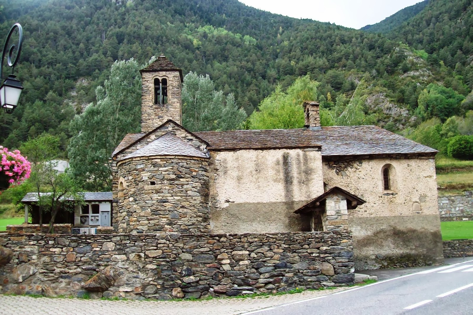 TOT SON PUNTS DE VISTA: SANT MARTÍ DE LA CORTINADA. PRINCIPAT D’ANDORRA