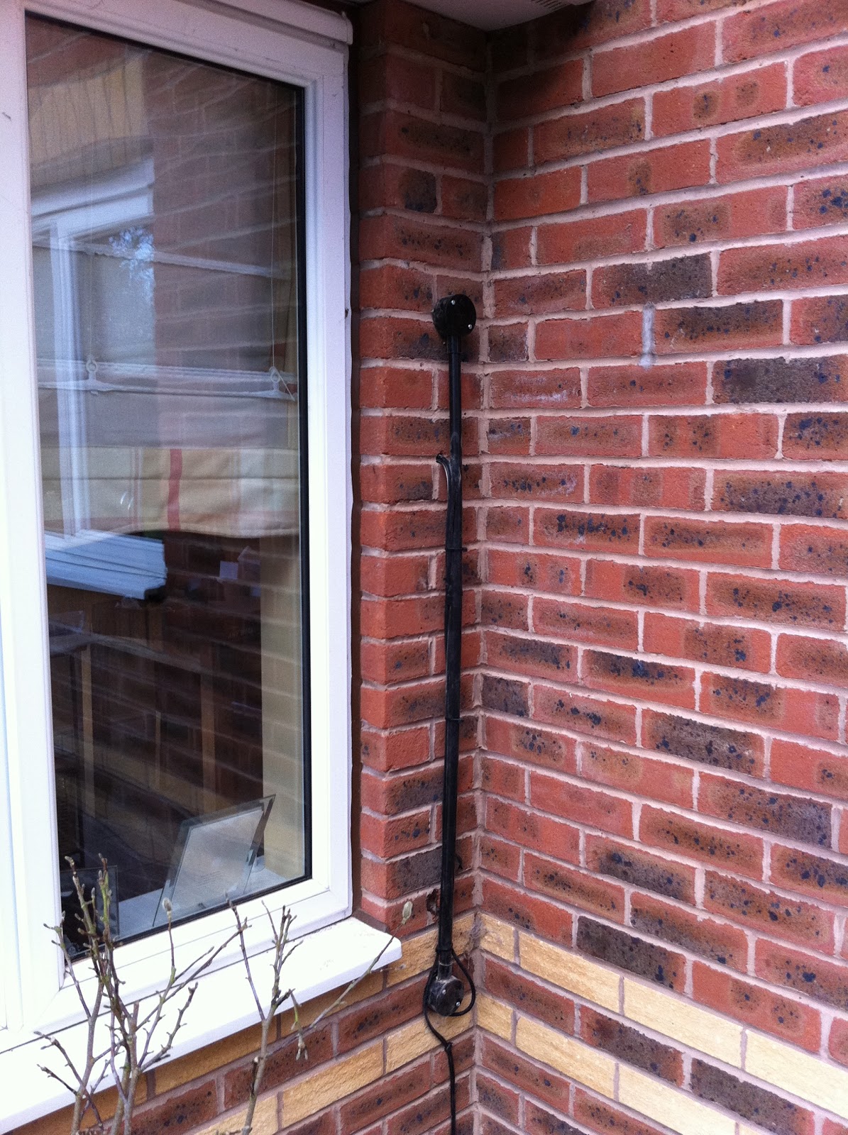 Home AV TV wall mounting service, hiding cables without chasing