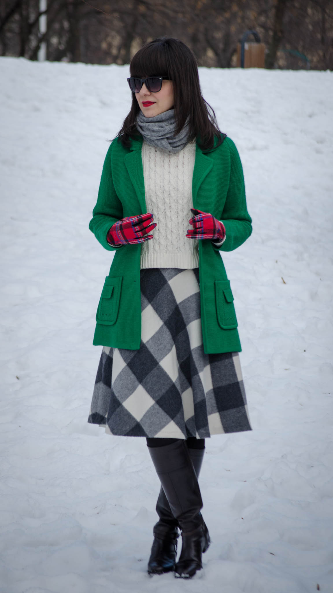 black & white squared thrifted skirt oversized green sweater white h&m sweater brown bata boots tartan koton gloves winter snow bangs grey scarf 