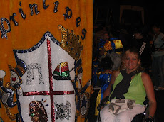 Carnaval en Buenos Aires. En la Avenida San Juan con el Estandarte de la Murga Los Príncipes