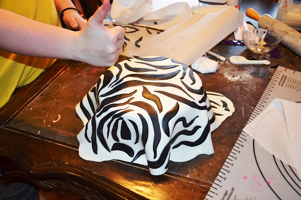 Lea's Cooking "How to Make Fondant Zebra Cake"