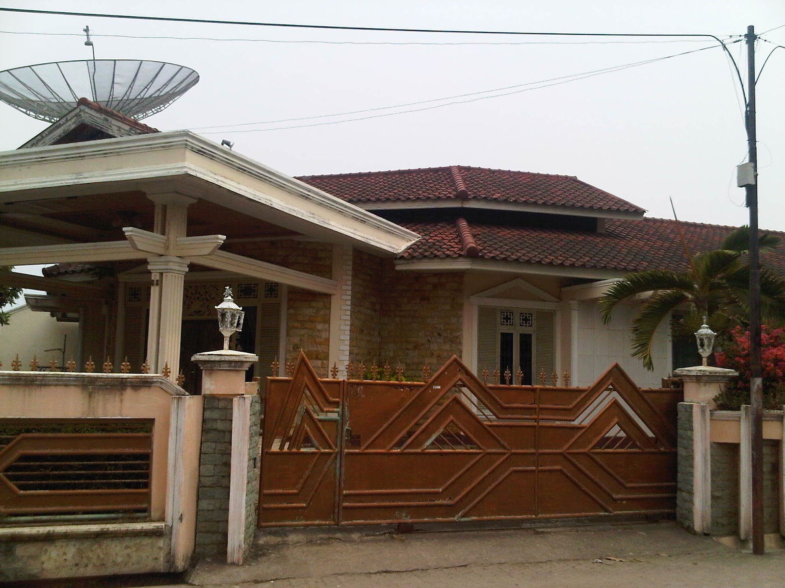 Rumah Mewah Semi Furnish Fasilitas Kolam Renang dan Kolam ...