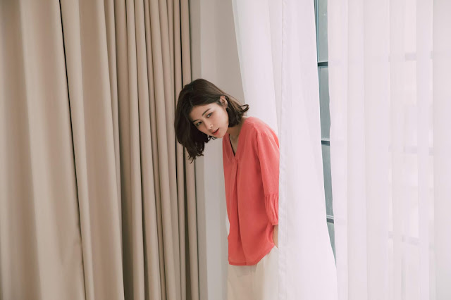 粉霧香氣V領七分袖上衣