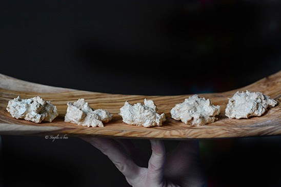 Dattelmakronen sau bezele cu migdale si curmale