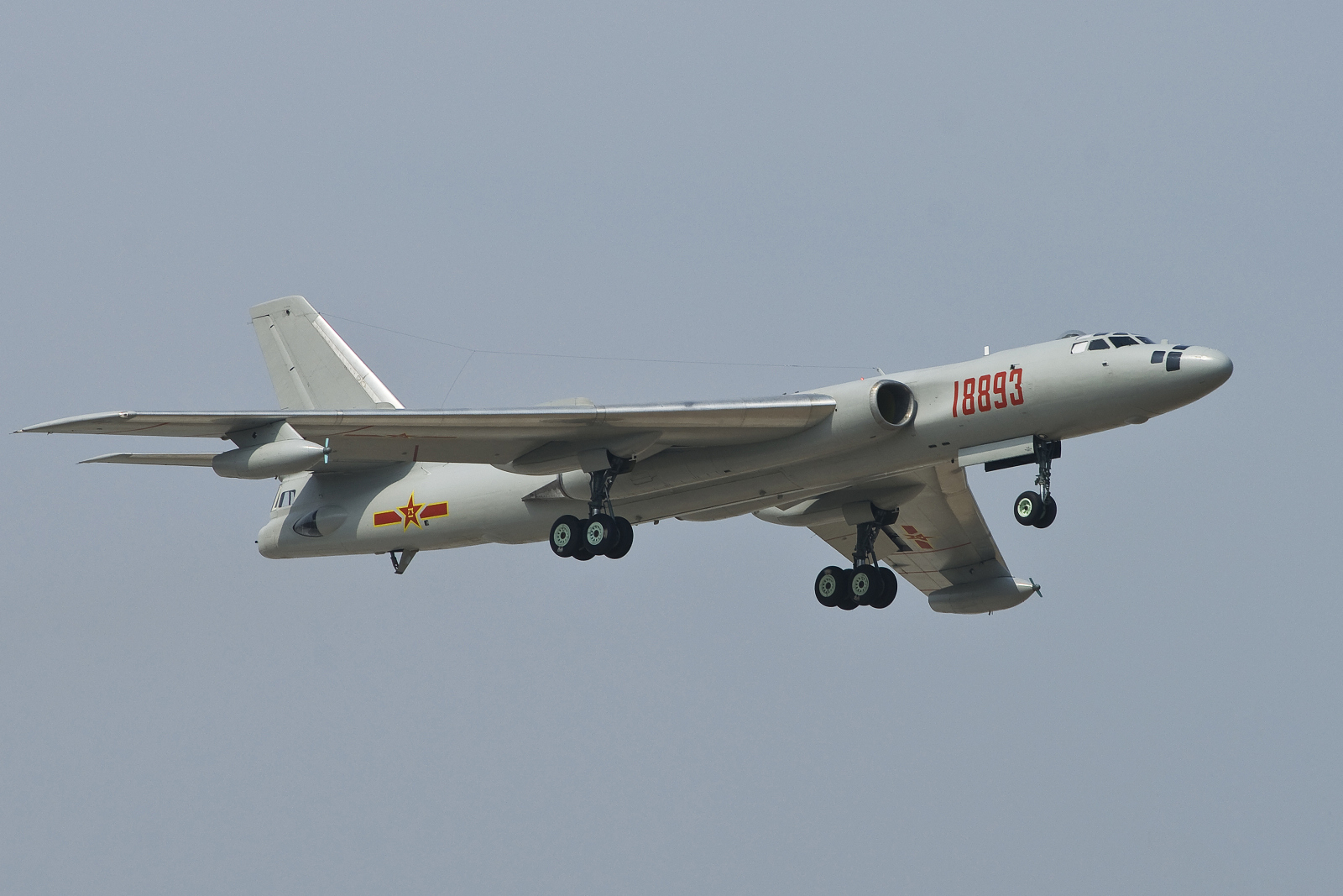 Chinese+J-10S+Refuels+From+PLA-AF+H-6U+Badger+Tanker.jpg