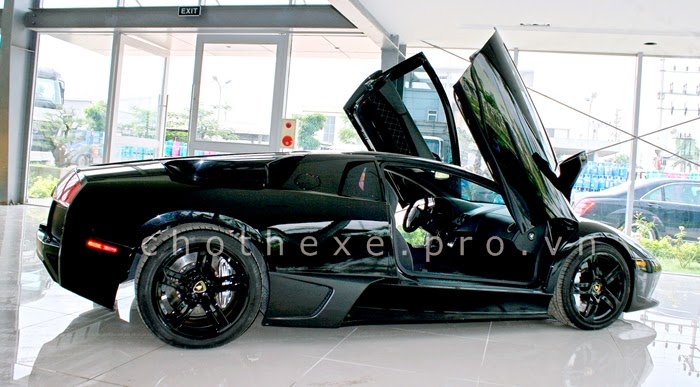 Thuê siêu xe Lamborghini Mucielago đen 1