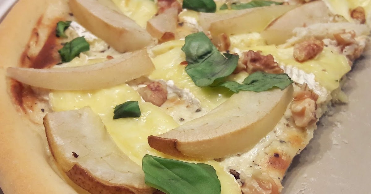 Flammkuchen mit Camembert und Birne