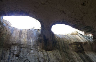 Cueva de Projodna o Prohodna. Cueva de Projodna o Prohodna.