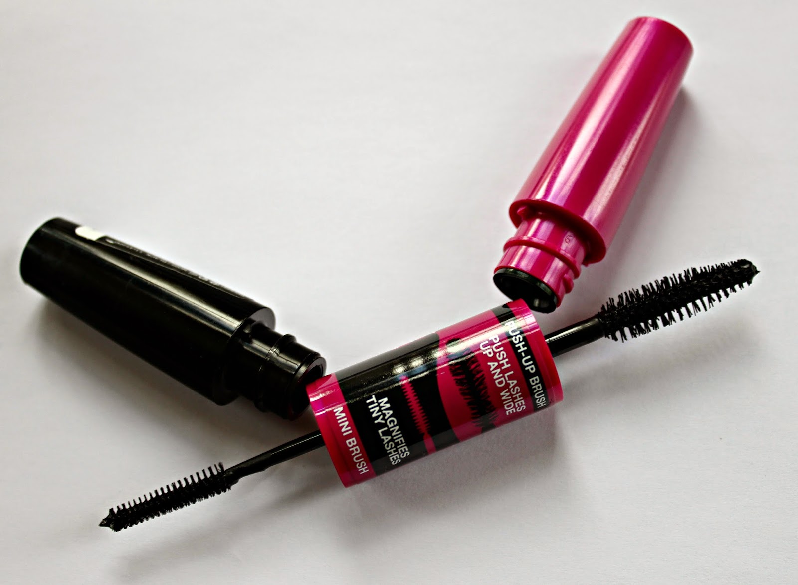 A picture of Maybelline Big Eyes Volum'Express Mascara