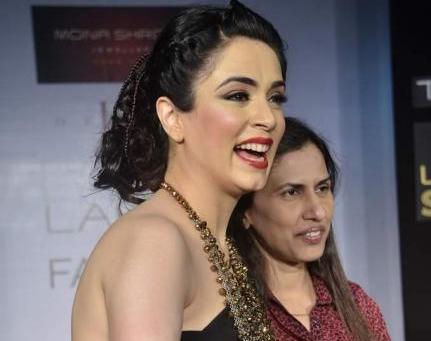 Nargis Bagheri  face close up1 - Nargis Bagheri walks the ramp for Mona Shroff LFW 2012 