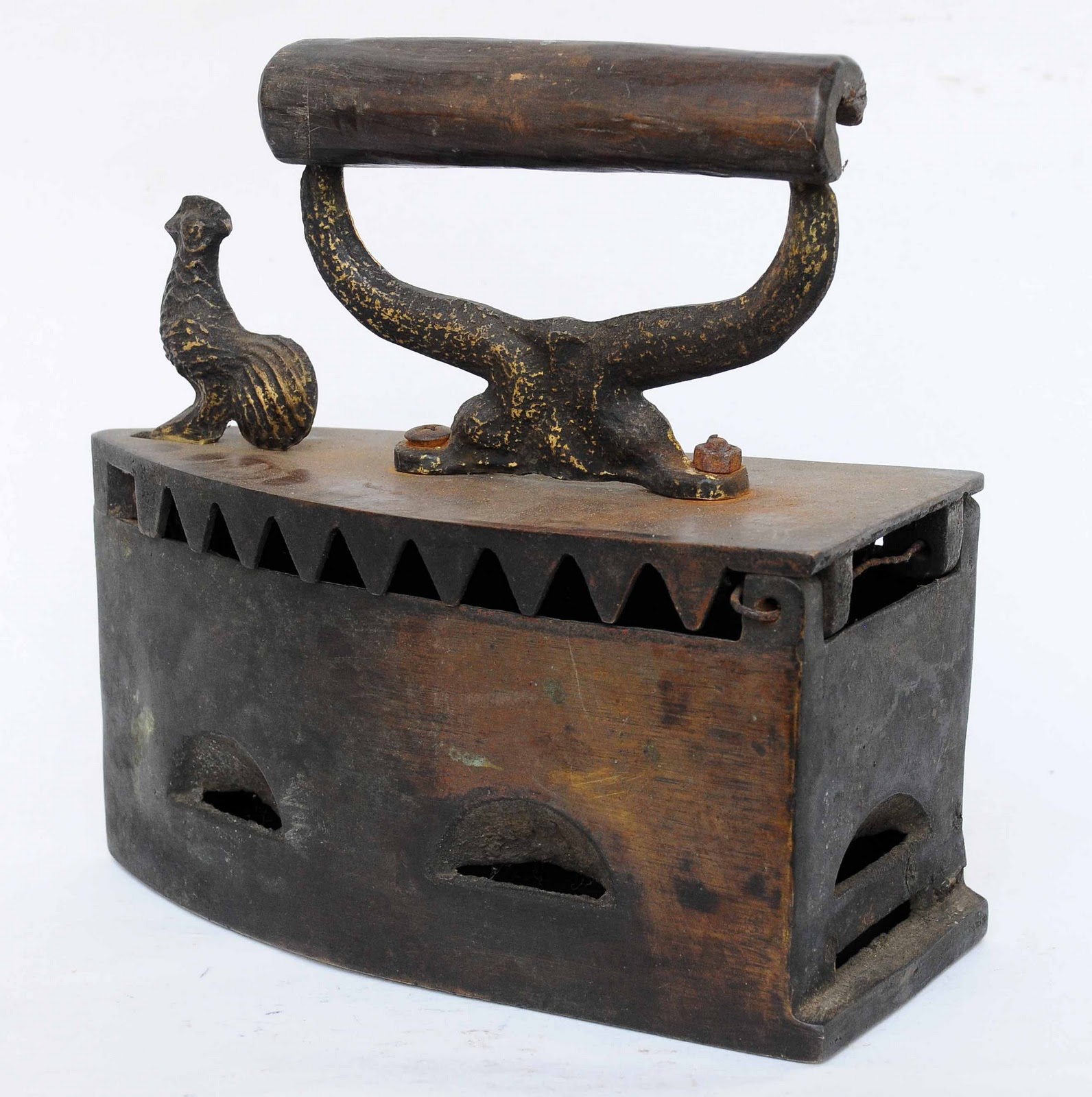 Setrika Ayam Kuningan Kuno