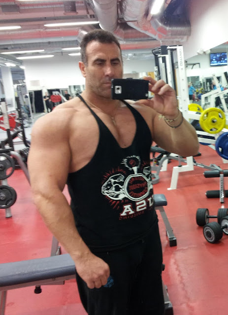 At the gym, Greece, Muscle mix, 