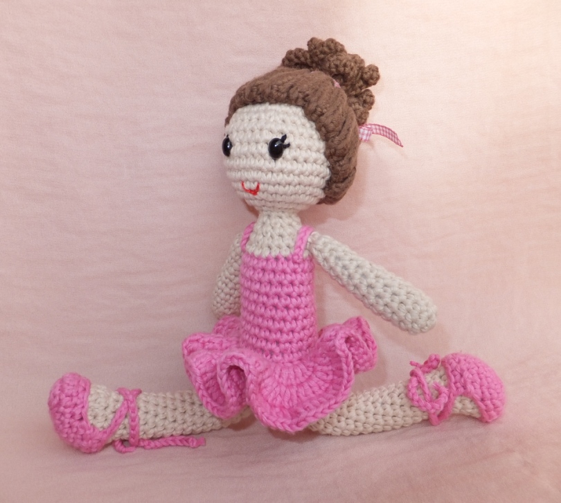 Descabdello The ballet shoes crochet pattern, now in english
