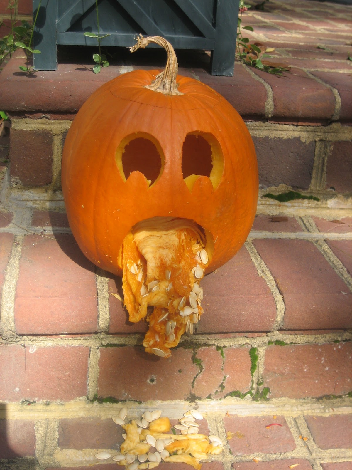 10-simple-pumpkin-carving-ideas-staying-close-to-home