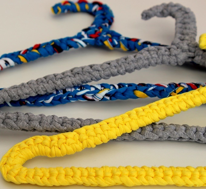 How to recycle a wire coat hanger with crochet, a simple diy tutorial ⋆