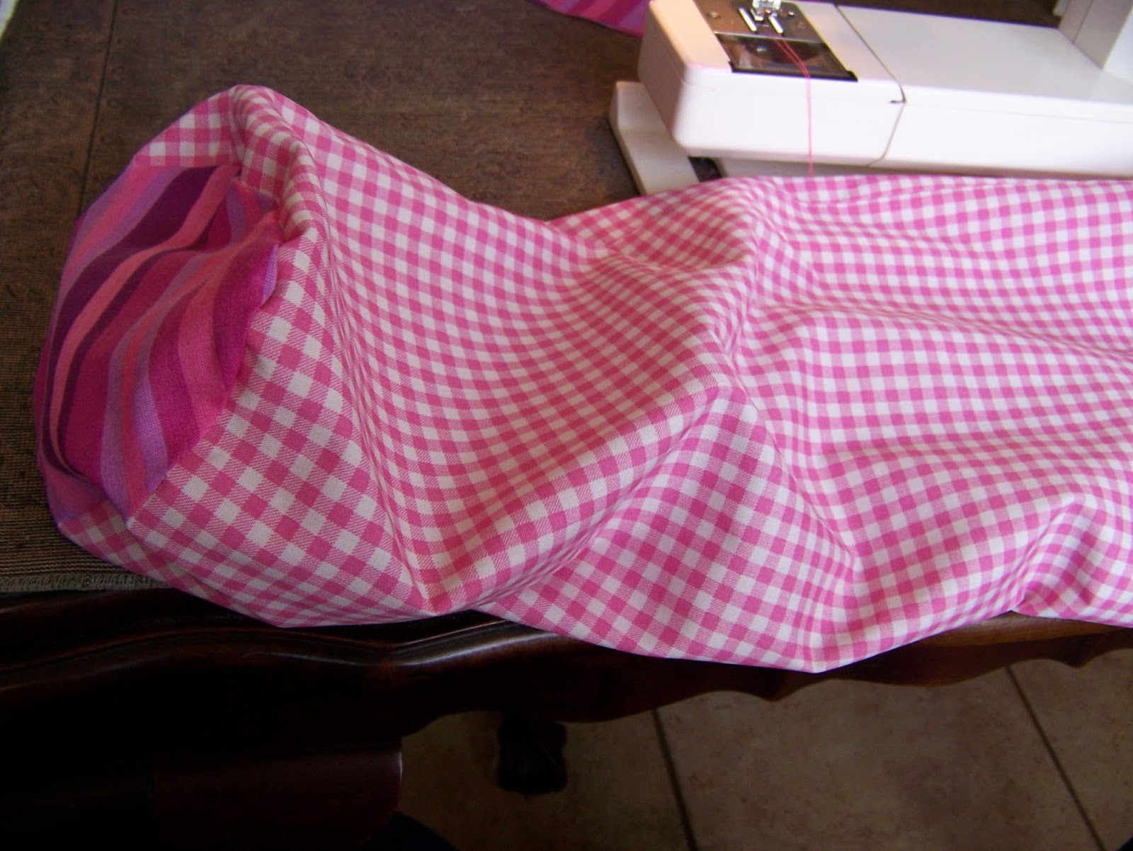 A Pretty Talent Blog Make a Round Scatter Cushion