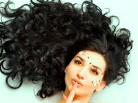 6 Tips Mudah Untuk Melindungi Rambut Dari Kelembapan