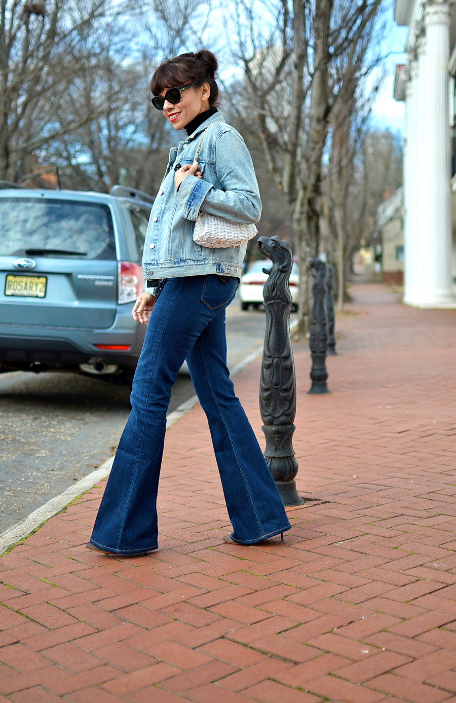 Outfit with flare jeans 
