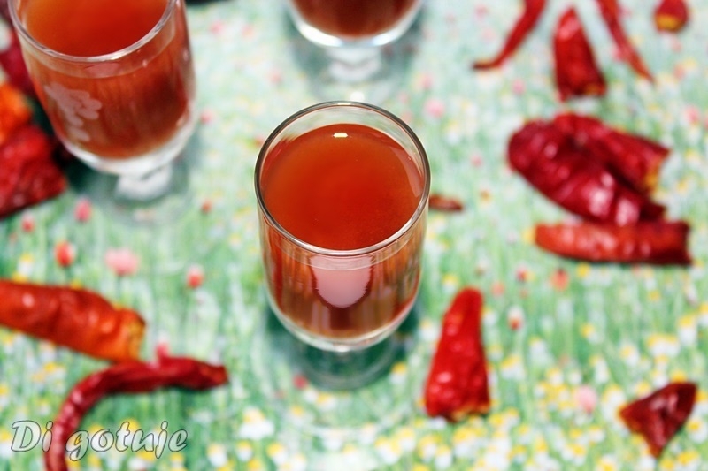 Russian Bloody Mary/Rosyjska Krwawa Marysia shot z sokiem pomidorowym
