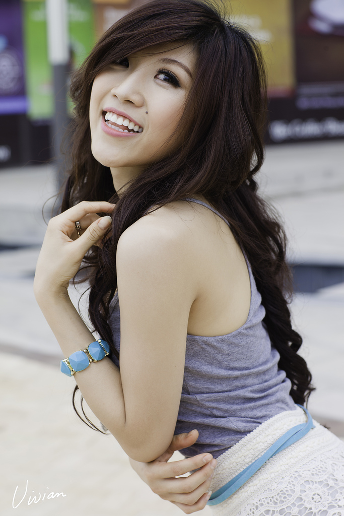 Ca sỹ,hot girl Thùy Trang với nét tươi tắn cuốn hút | Apk Mob
