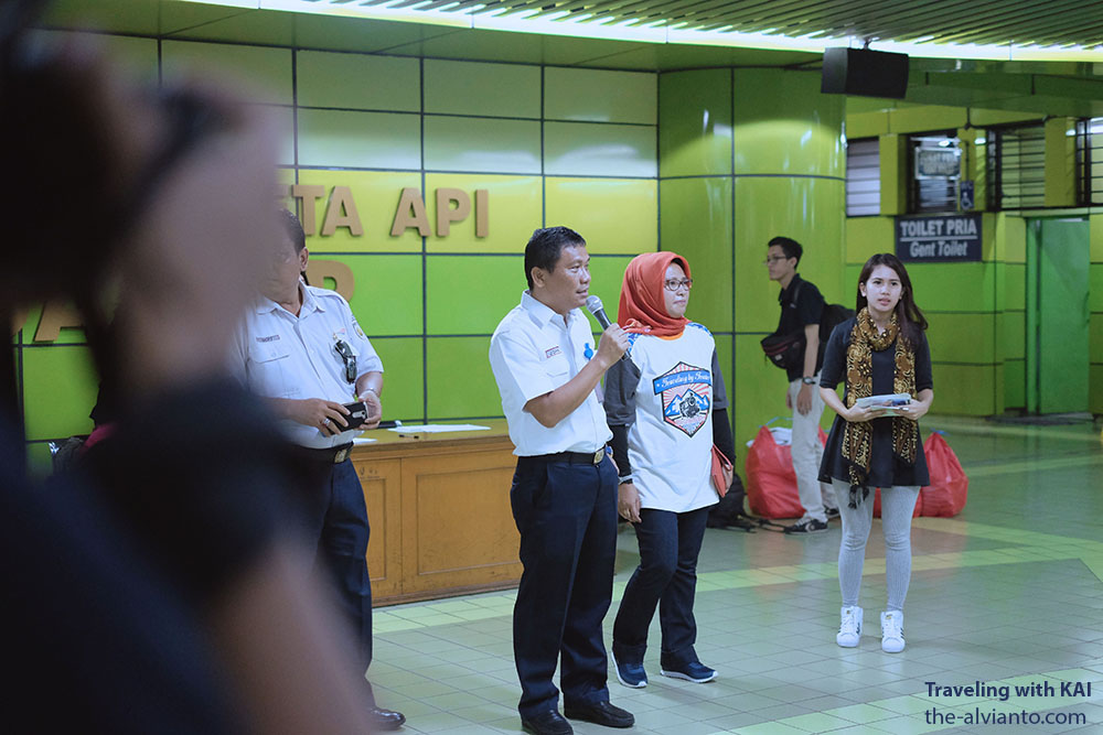Traveling By Train Fifi Alvianto