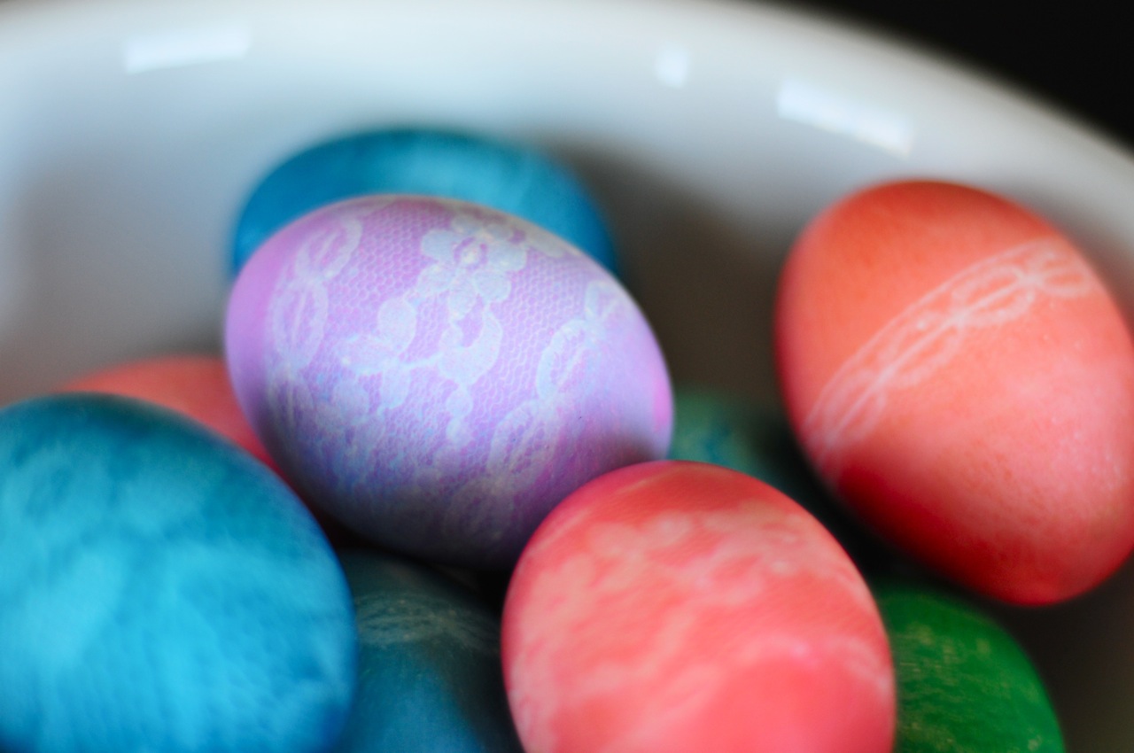 DIY Til We Die Lace Patterned Easter Eggs!