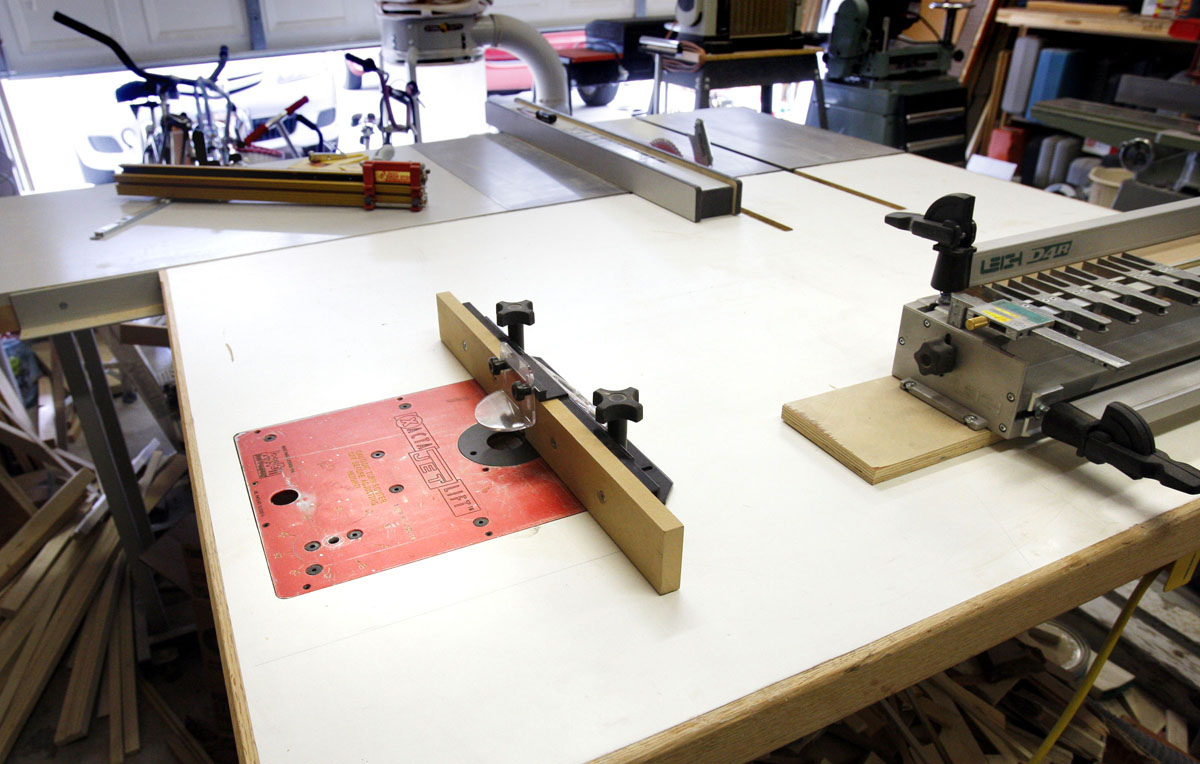 Woodworking by Scott Outfeed table router lift